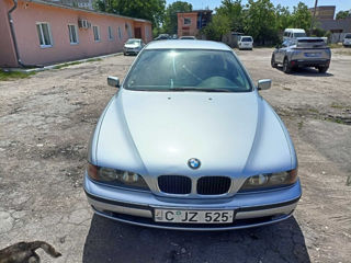 BMW 5 Series foto 2