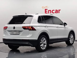 Volkswagen Tiguan foto 2