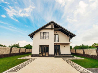 Spre vânzare casă 140 mp + 6 ari, în Dumbrava!