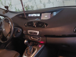 Renault Grand Scenic foto 2