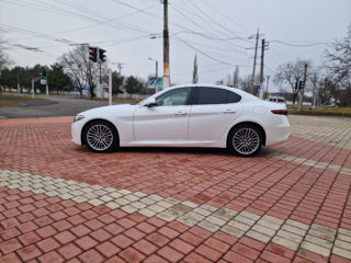 Alfa Romeo Giulia foto 2