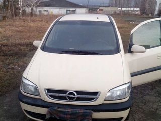 Opel Zafira foto 1