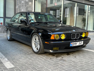 BMW 5 Series foto 1