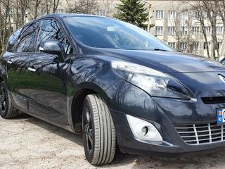 Renault Grand Scenic foto 2