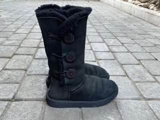 UGG Bailey Button Triplet Boots. Размер 37. В отличном состоянии. Оригинал. foto 7