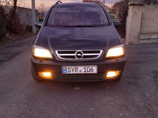 Opel Zafira foto 2