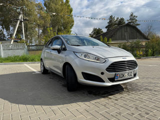 Ford Fiesta foto 1