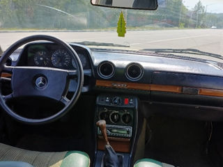 Mercedes Series (W123) foto 5