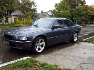 BMW 7 Series foto 3