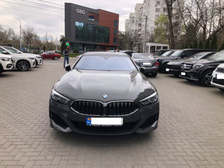 BMW 8 Series foto 1