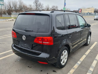 Volkswagen Touran foto 4