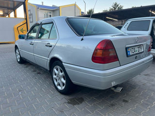 Mercedes C-Class foto 8