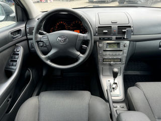 Toyota Avensis foto 12