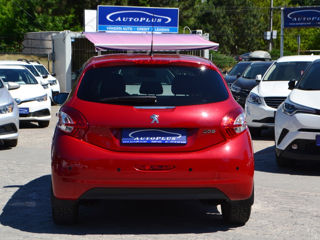 Peugeot 208 foto 14