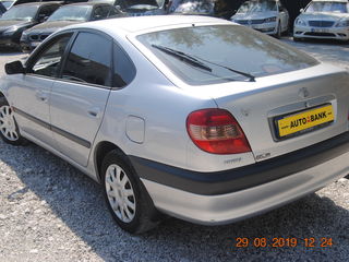 Toyota Avensis foto 3