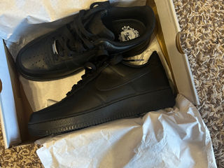 Airforce 1 triple black foto 2