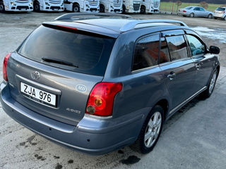 Toyota Avensis foto 3