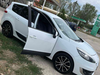 Renault Grand Scenic foto 2