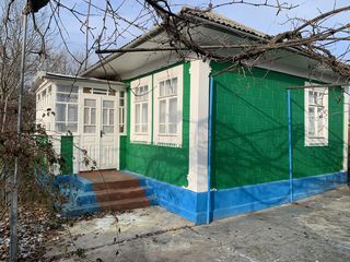Spre vânzare casă bătrânească, în satul Ocnița, Raionul Ocnița