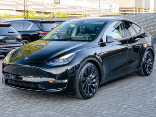 Tesla Model Y foto 5