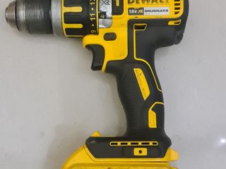 Vind  Dewalt DCD 795 cu baterie de 2.0 AH.