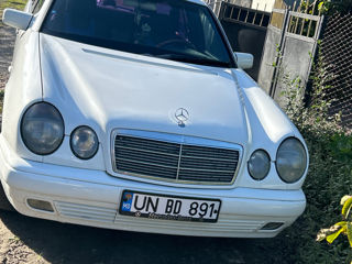 Mercedes E-Class foto 1