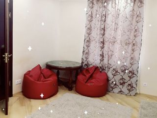 Apartament cu 2 camere, 60 m², Botanica, Chișinău foto 2