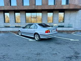 BMW 5 Series foto 4