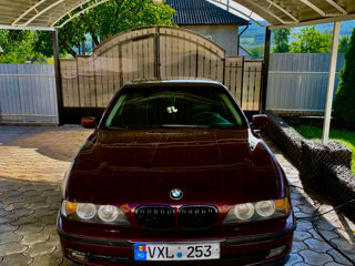 BMW 5 Series foto 1