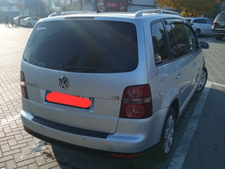 Volkswagen Touran foto 3