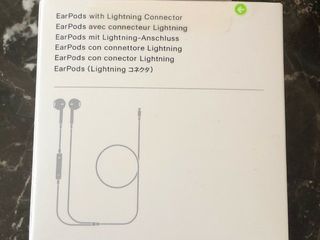 1. Apple EarPods Lightning -2. USB-C Digital Earbuds for Pixel Phone foto 2