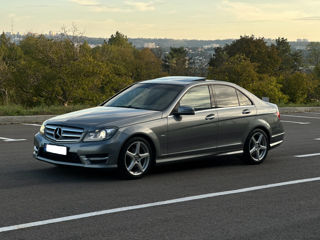 Mercedes C-Class foto 1