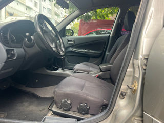 Nissan Almera foto 9