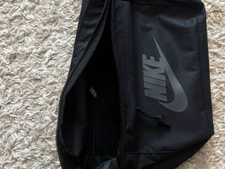 Продаю большую Бананку Nike оригинал .