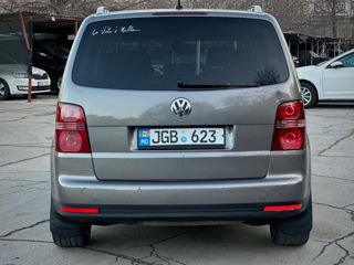 Volkswagen Touran foto 6