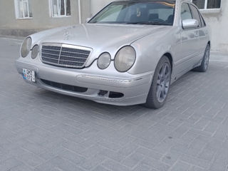 Mercedes E-Class foto 4