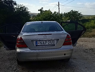 Mercedes E-Class foto 2