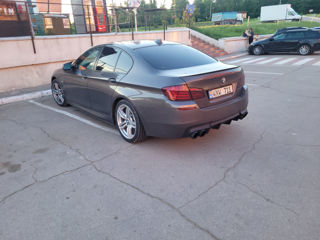 BMW 5 Series foto 4