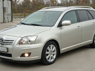 Toyota Avensis foto 2