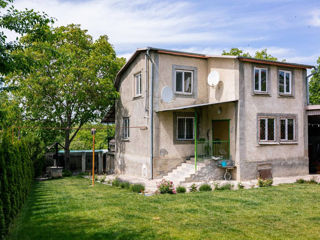 Spre vânzare casă în 2 nivele 150 mp + 6 ari, Dumbrava!