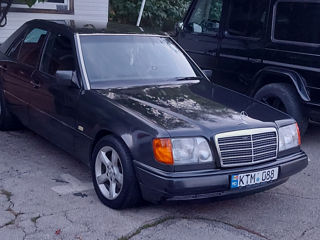 Mercedes E-Class foto 1