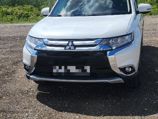 Mitsubishi Outlander foto 0