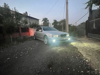 BMW 5 Series foto 2