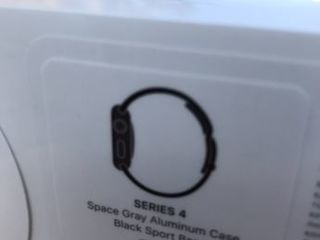 Apple watch series 4 44mm space gray aluminium case with Black Sport Band (MU6D2) foto 2
