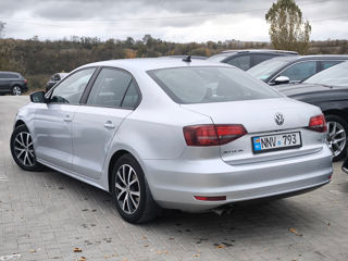 Volkswagen Jetta foto 4