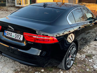 Jaguar XE foto 4