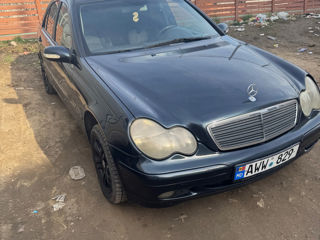 Mercedes C-Class foto 2