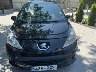 Peugeot 207 foto 1