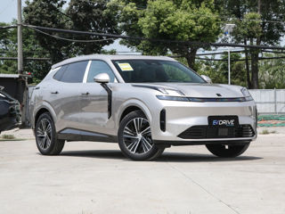 Lynk & Co 02 foto 2