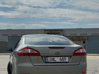 Ford Mondeo foto 2